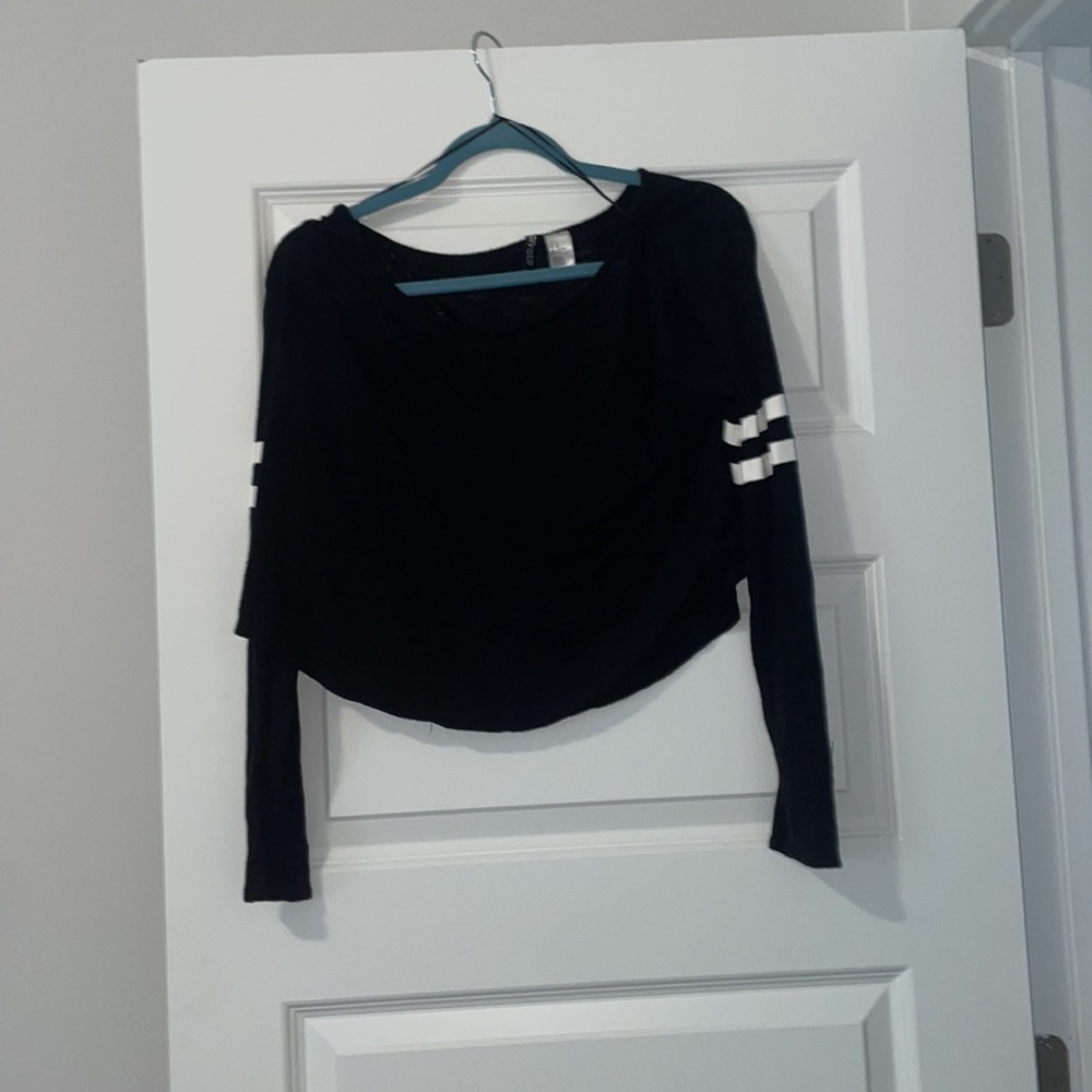H&M Divided black long sleeves crop top teeshirt